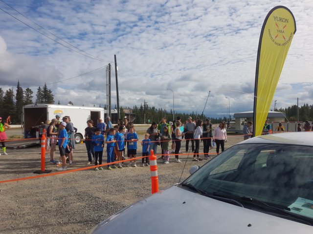 carcrosscornerwaitingforrunners.jpg